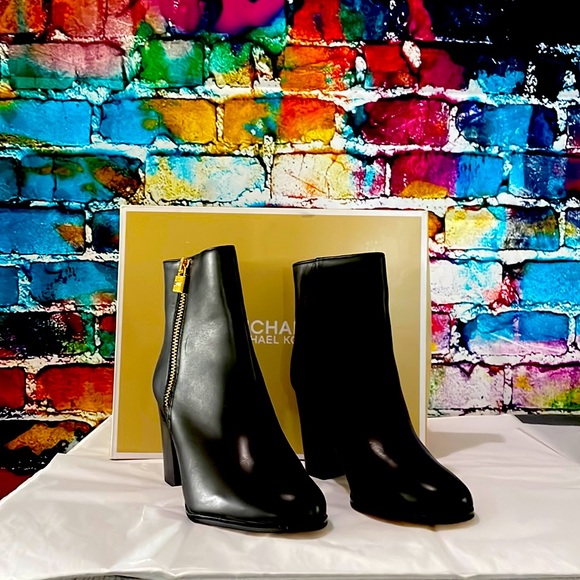 Michael Kors Shoes - Michael Kors